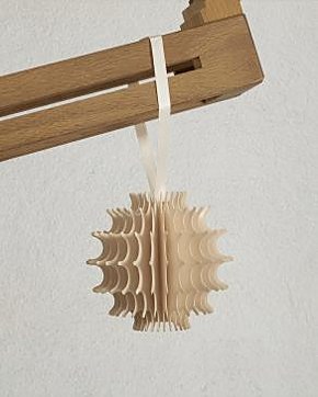 Spiky crem, în interior